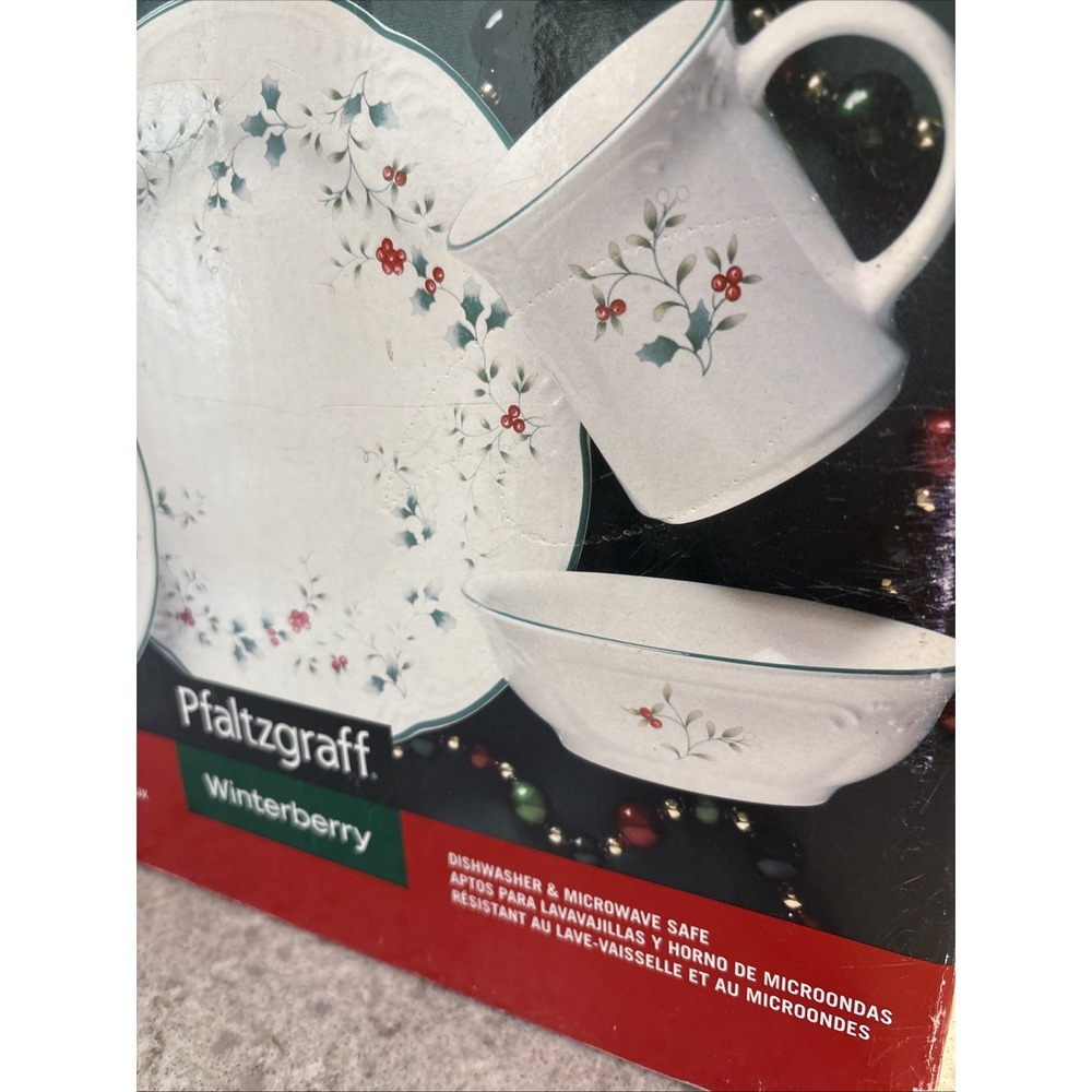 Pfaltzgraff Winterberry 16-Piece Holiday CHRISTMAS Dinnerware Set For 4 NIB - Picture 4 of 9